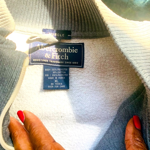 ✨Abercrombie & Fitch✨Gray “Muscle” Varsity Jacket W/Cream Striped Sleeves - Picture 3 of 7